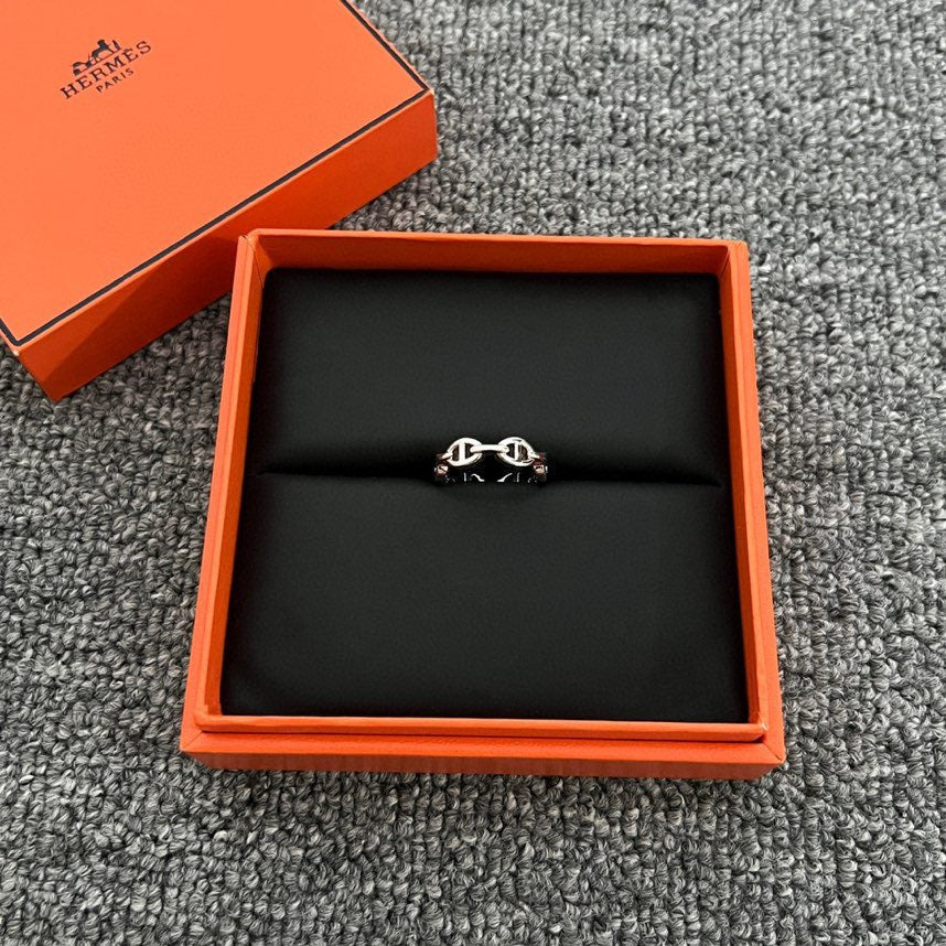 Hermes Chaine D'Ancre Enchainee 18K Gold Ring