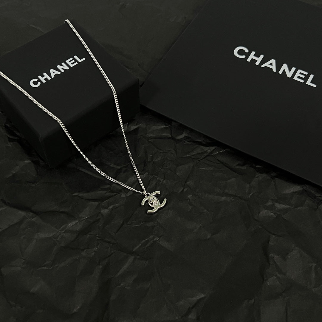 Chanel Vintage 18K Gold Necklace