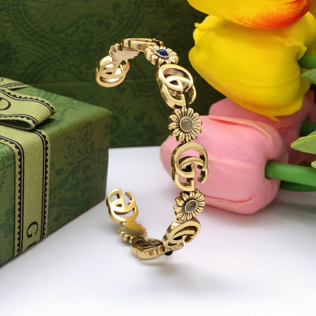 Gucci Double Flowers Open Cuff 18K Gold Bracelet