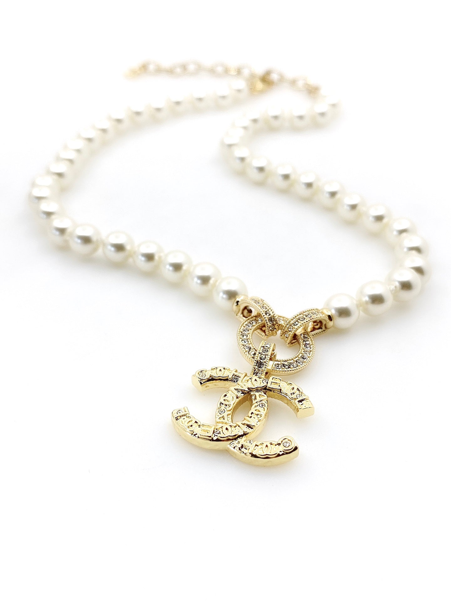 Chanel Pearls Choker 18K Gold Necklace