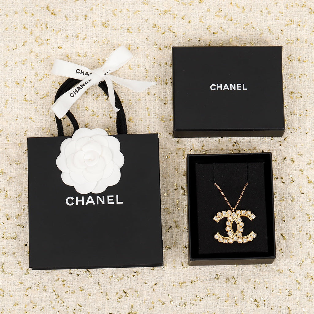 Chanel Vintage 18K Gold Necklace