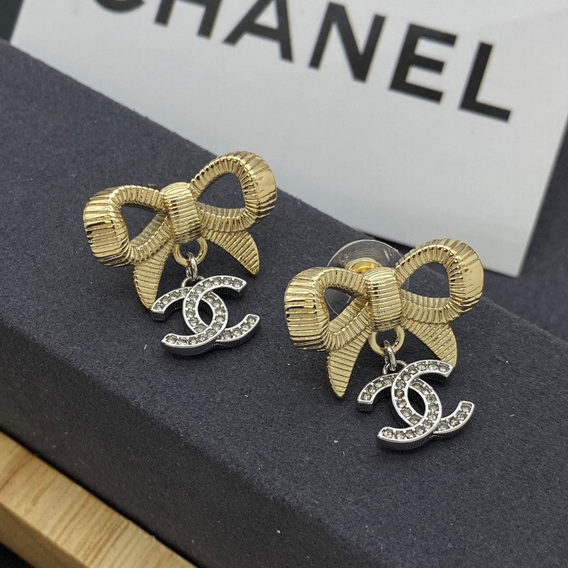 Chanel Bow Tie Gold 18K Gold Earrings