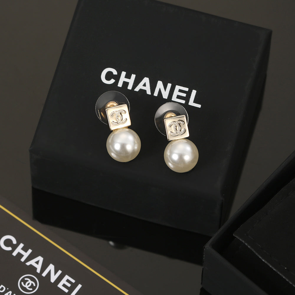 Chanel Pearls 18K Gold Earrings