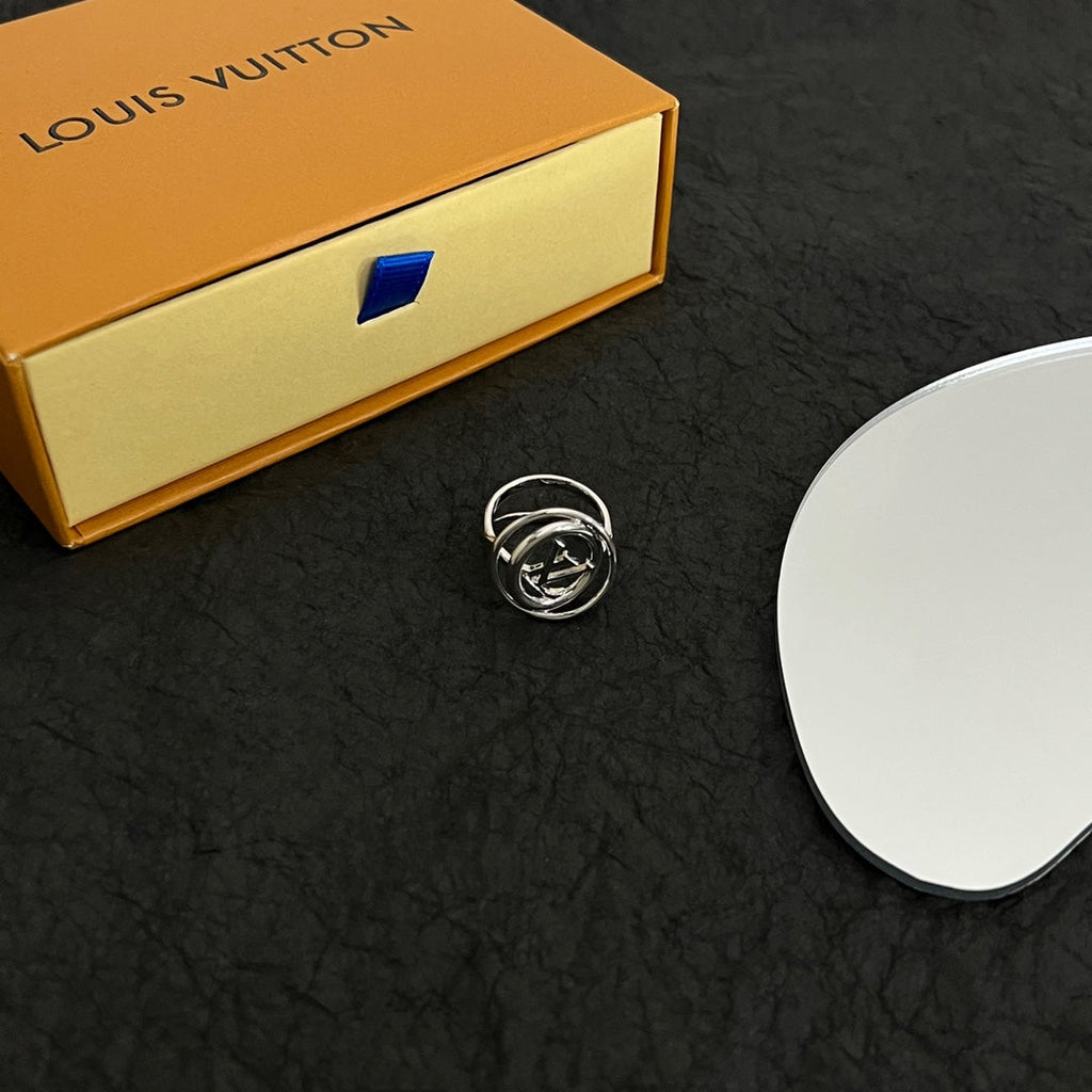 Louis Vuitton Stellar 18K Gold Ring