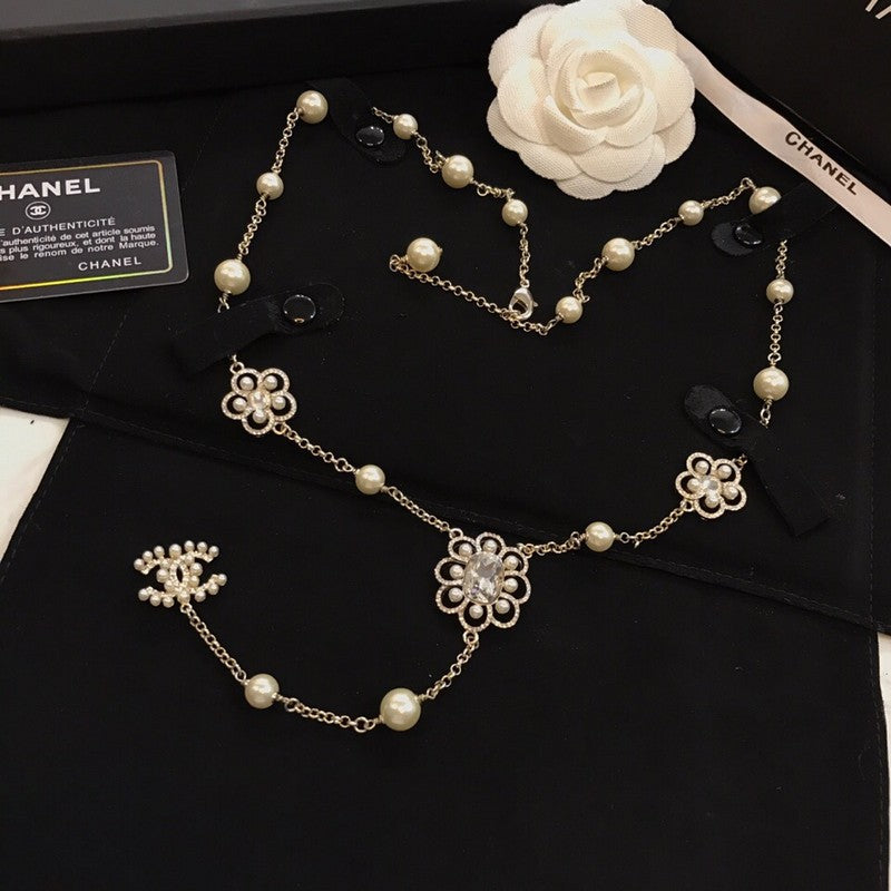 Chanel Flowers Pearl Long 18K Gold Necklace