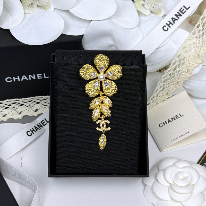 Chanel 26C Flower Crystal Drop Gold 18K Gold Brooch