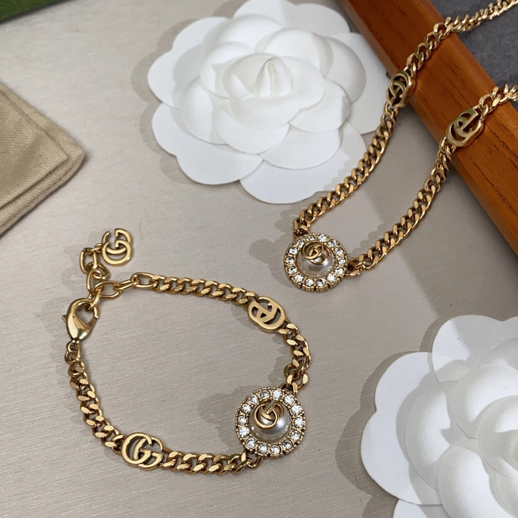 Gucci Double Flower 18K Gold Necklace
