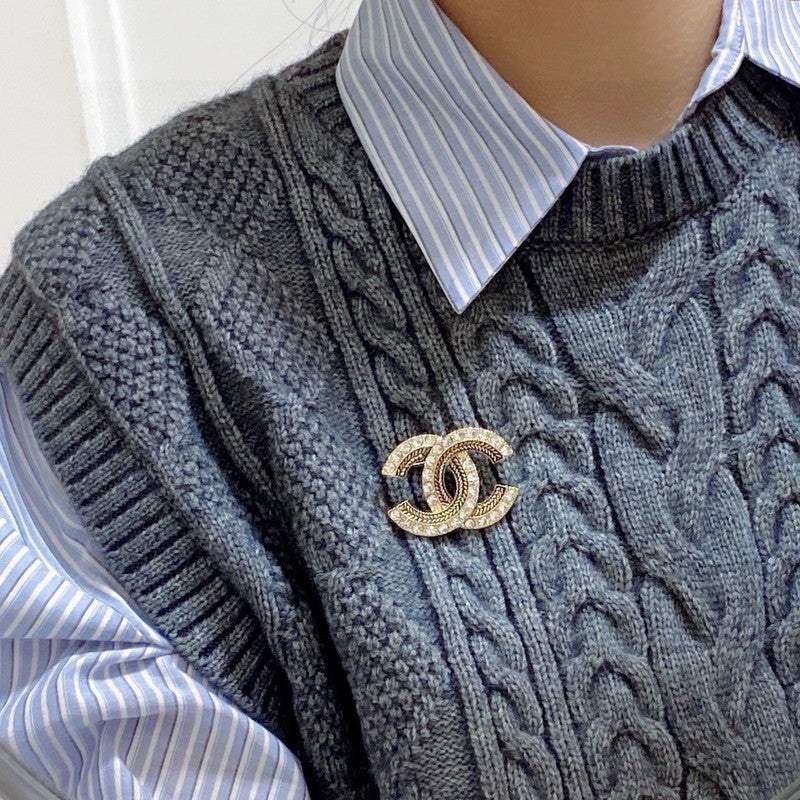 Chanel Diamond Gold 18K Gold Brooch