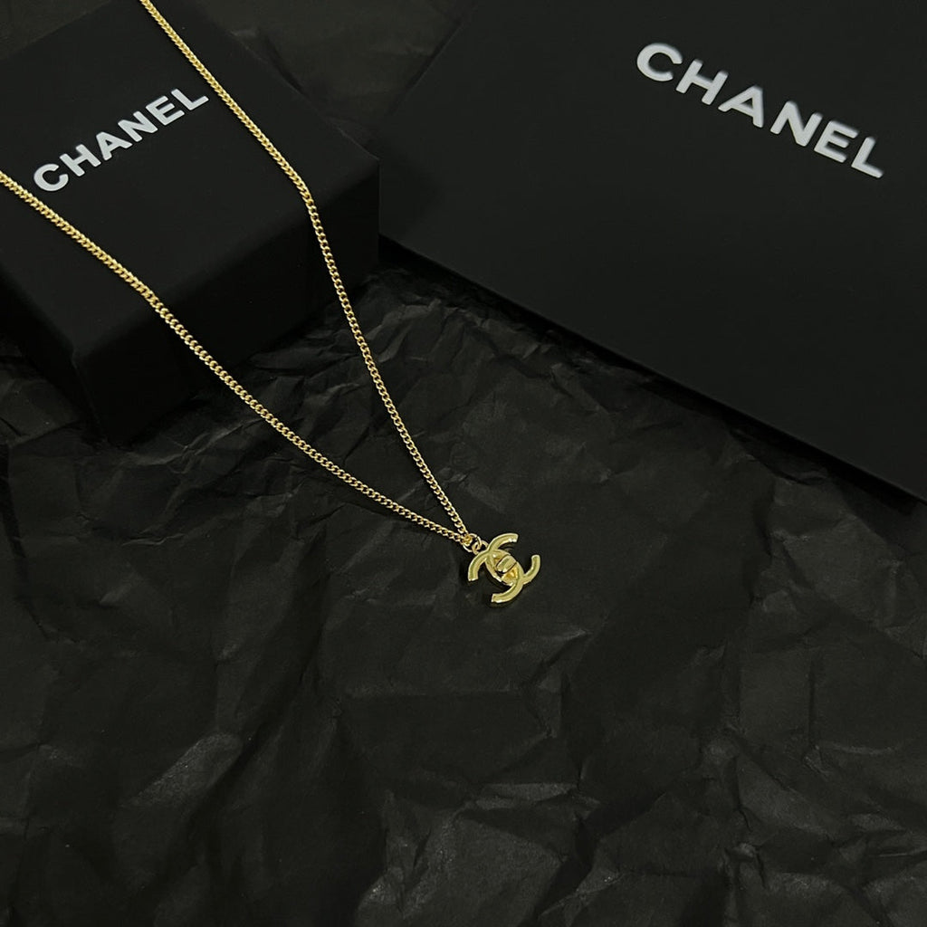 Chanel Vintage 18K Gold Necklace