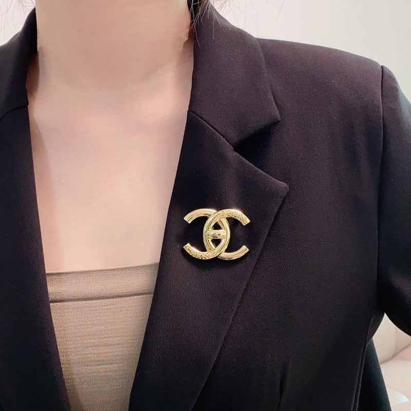 Chanel Paris Gold 18K Gold Brooch