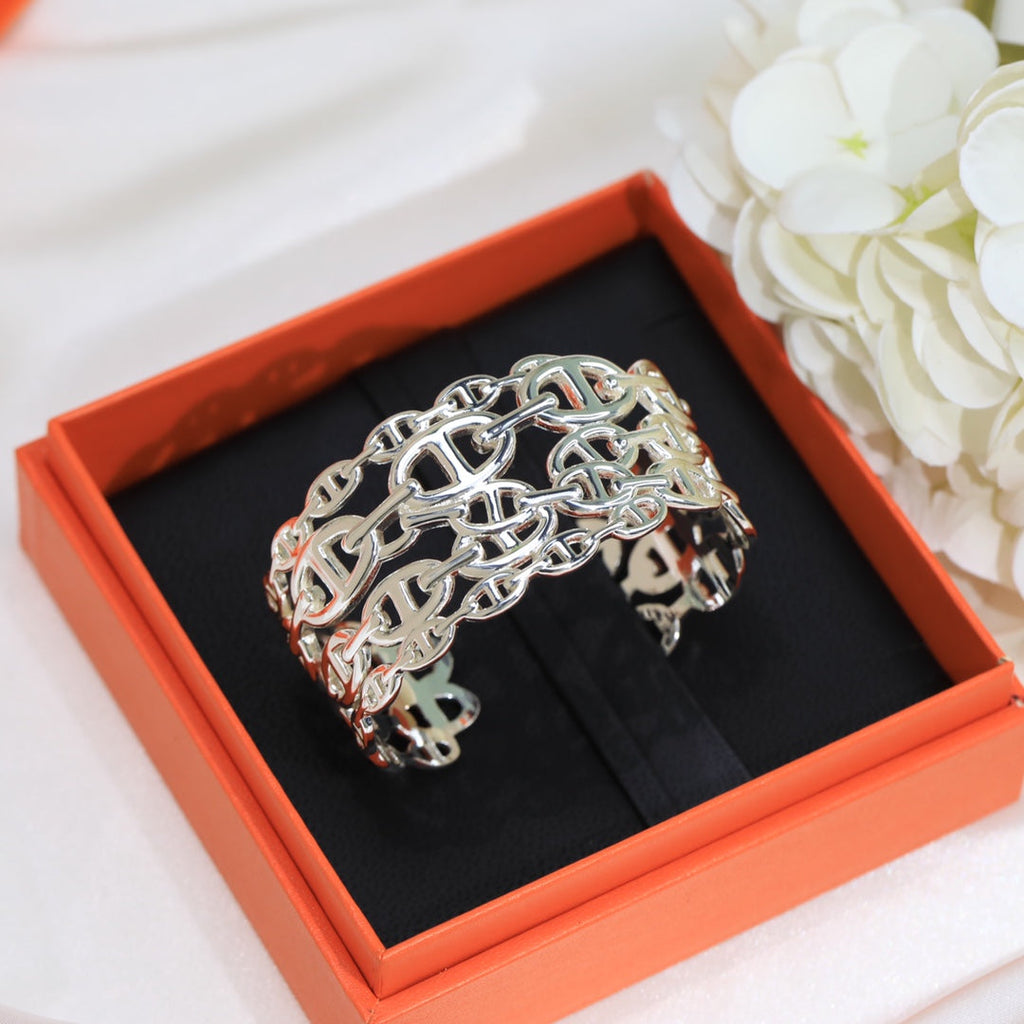 Hermes Chaine D'Ancre Wide Cutwork 18K Gold Bracelet