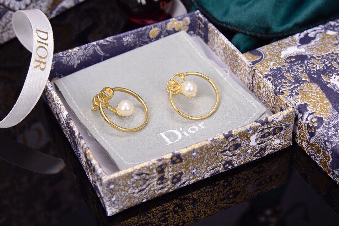 Dior 30 Montaigne Pearls 18K Gold Earrings