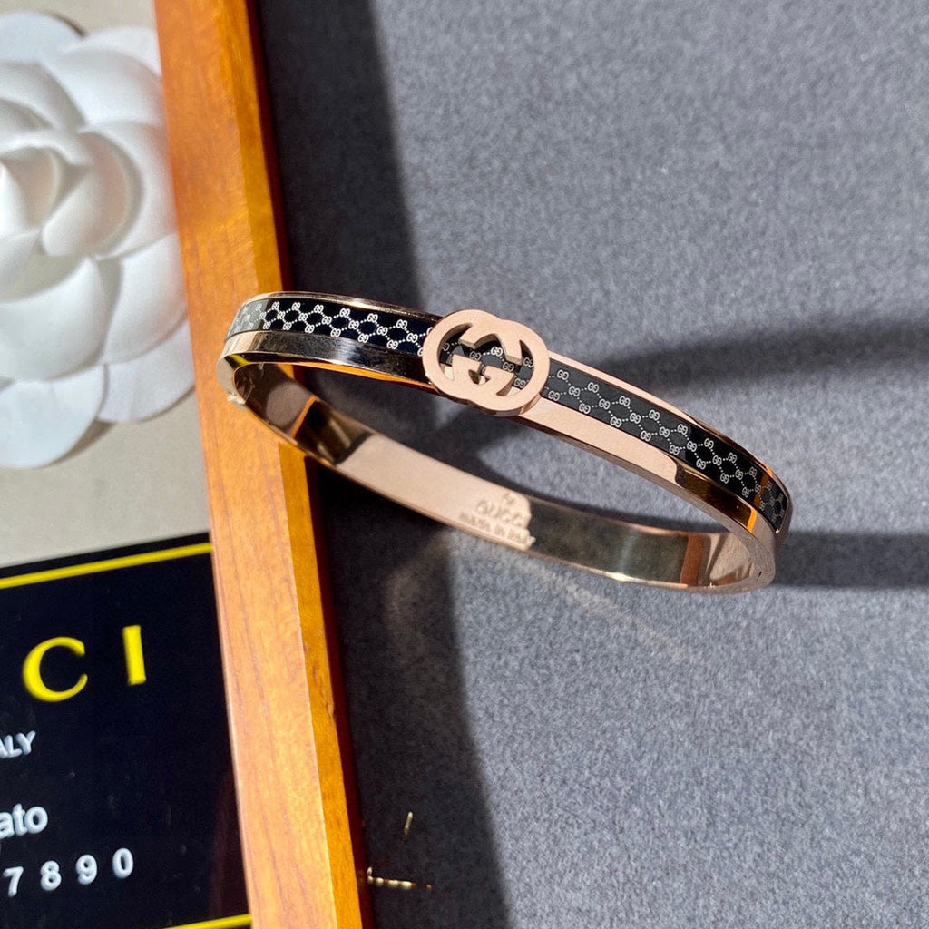 Gucci Double Vintage 18K Gold Bracelet