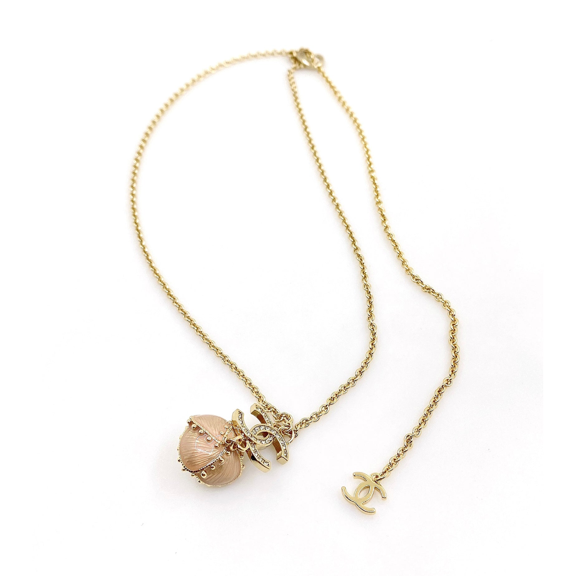 Chanel Pearls Flower 18K Gold Necklace