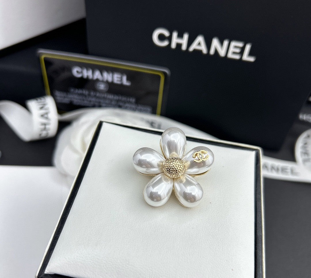 Chanel Pearls 18K Gold Brooch