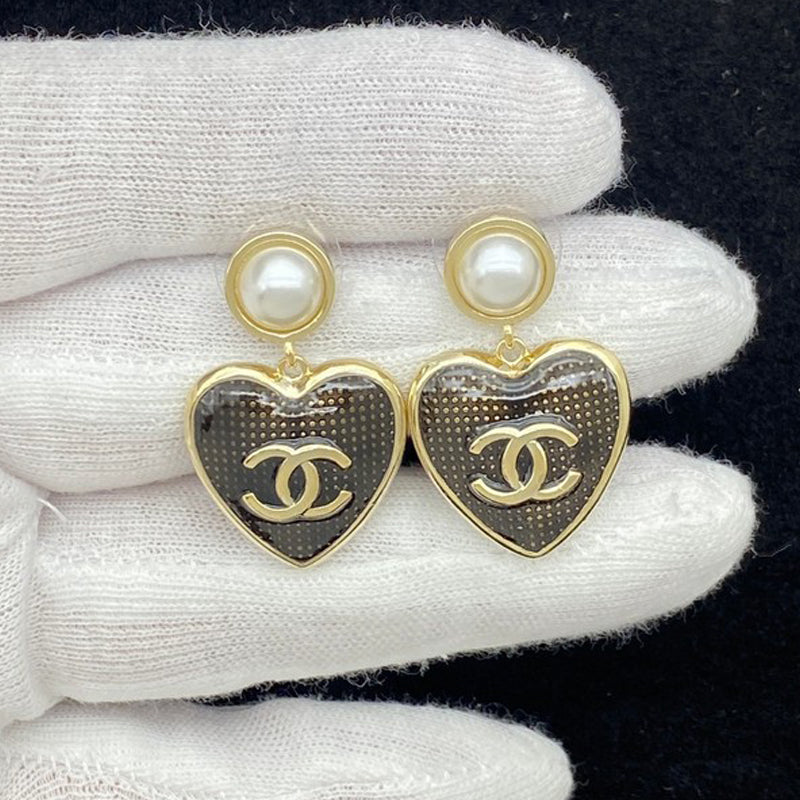 Chanel Pearl Heart Drop Gold 18K Gold Earrings