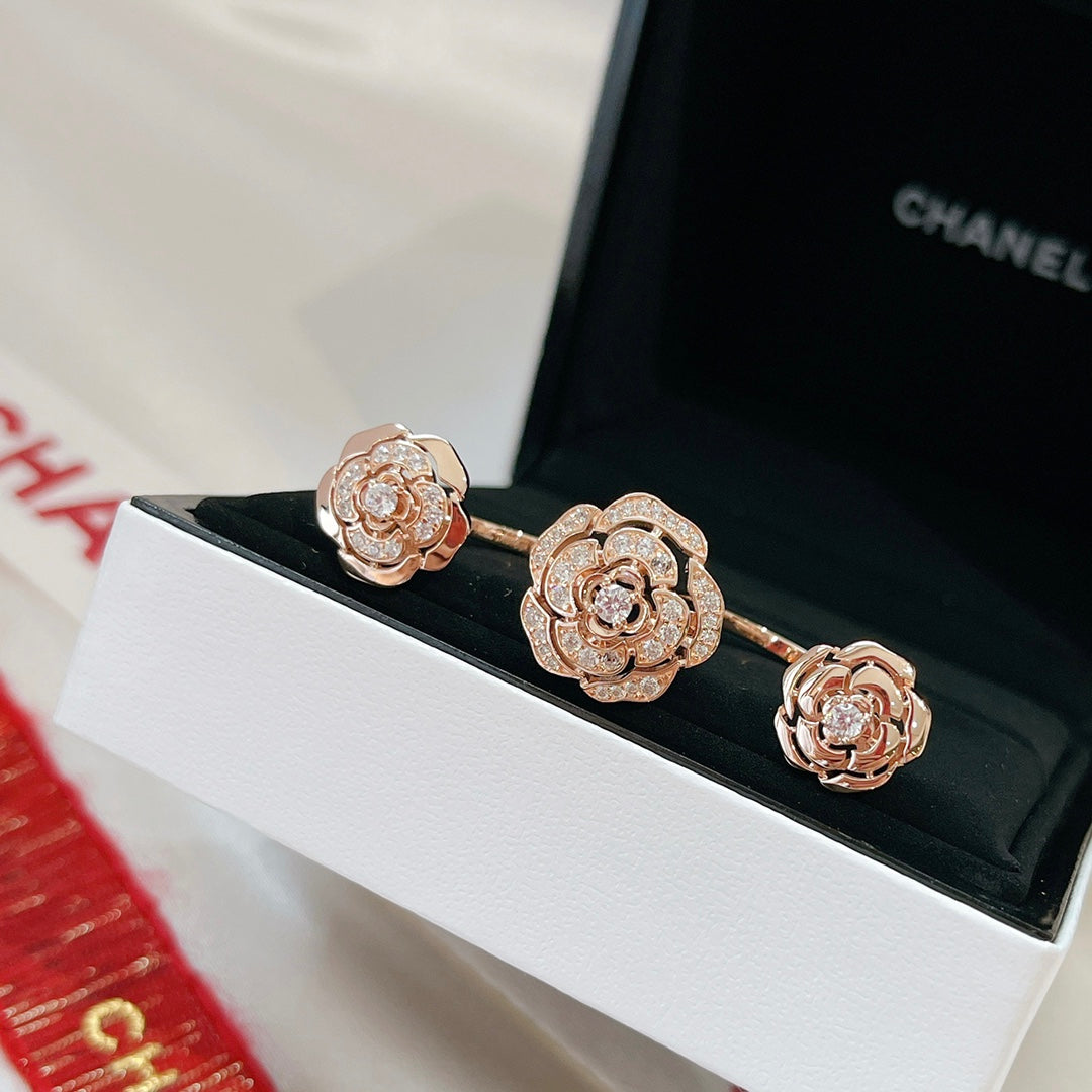 Chanel Extrait De Cam ̈¦lia Transformable 18K Gold Ring