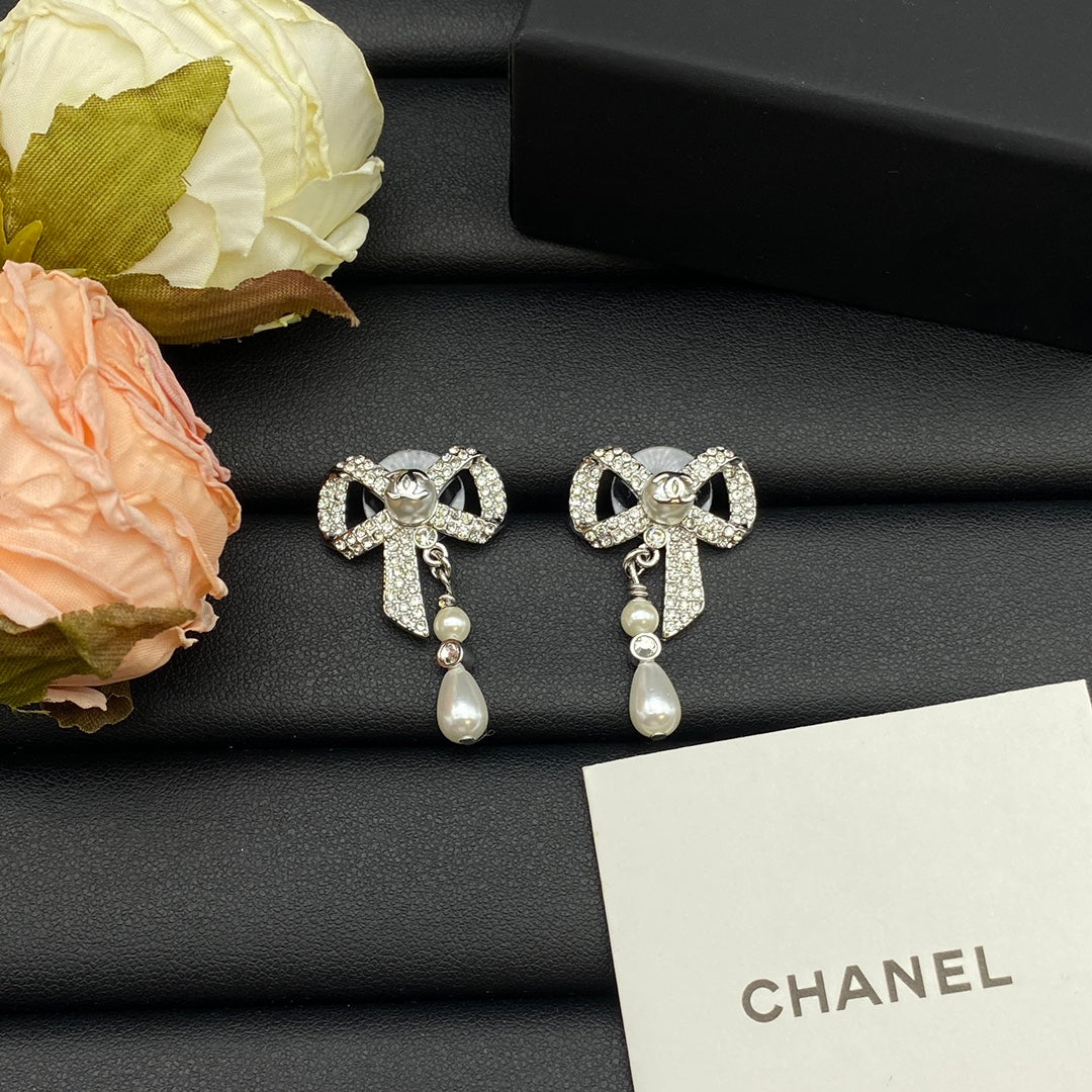 Chanel Butterfly Pearl 18K Gold Earrings