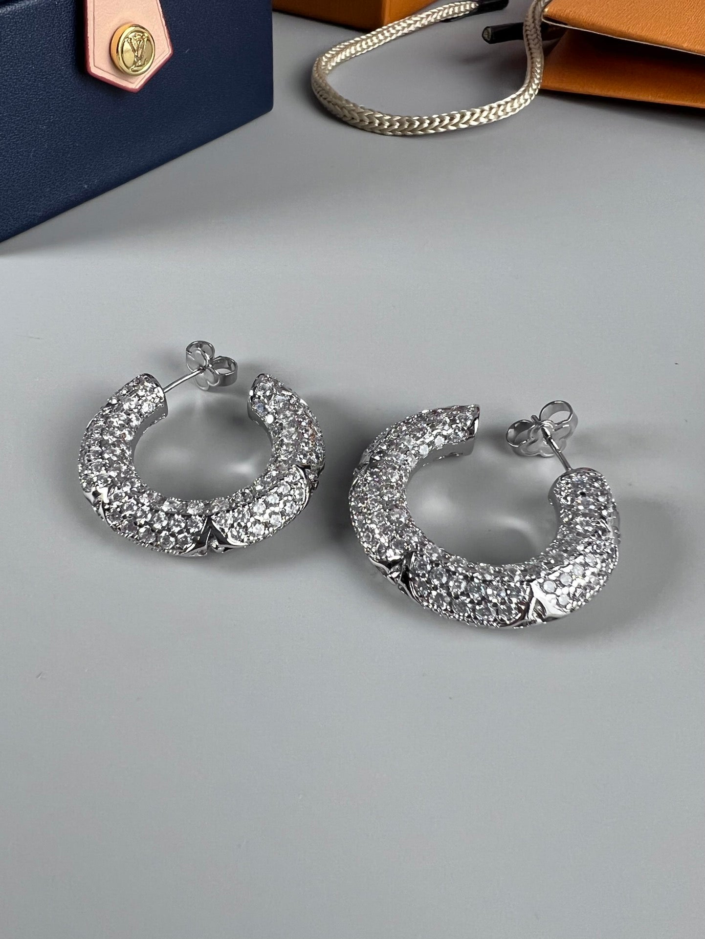 Louis Vuitton Circle Diamonds 18K Gold Earrings
