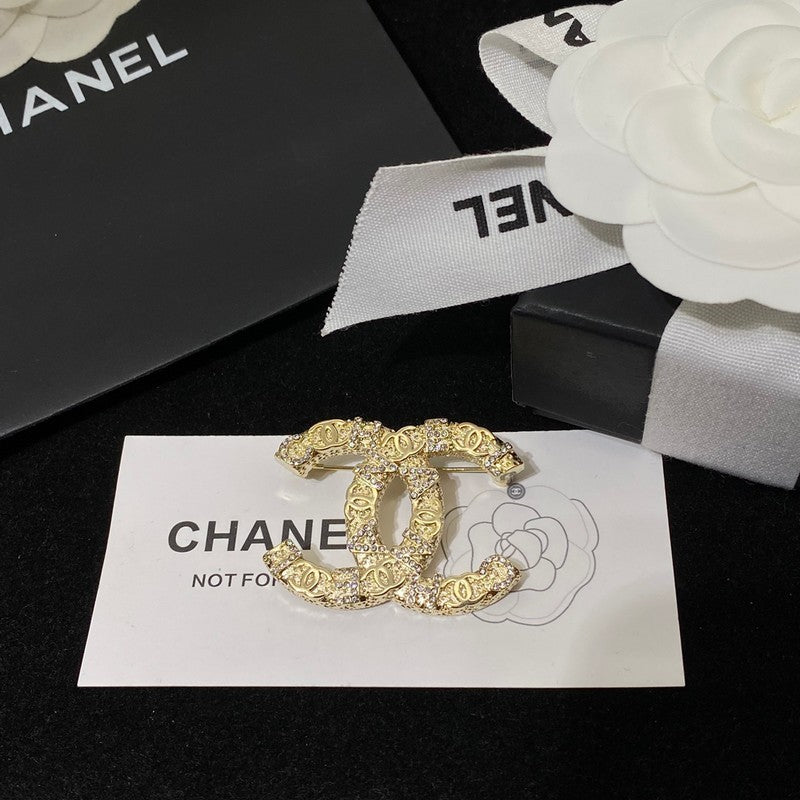 Chanel Diamond Gold 18K Gold Brooch