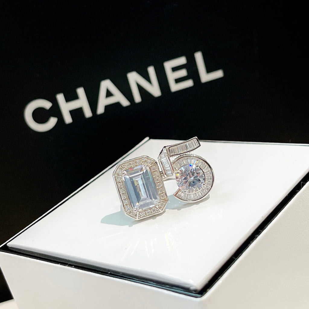 Chanel No.5 Diamonds 18K Gold Ring