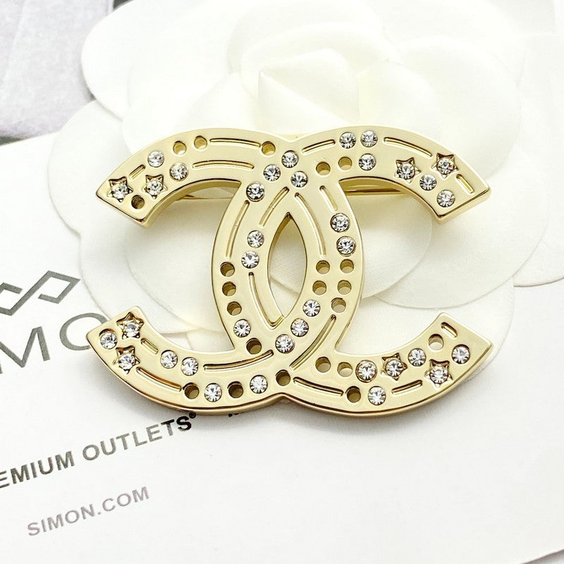 Chanel 24A Diamond Gold 18K Gold Brooch