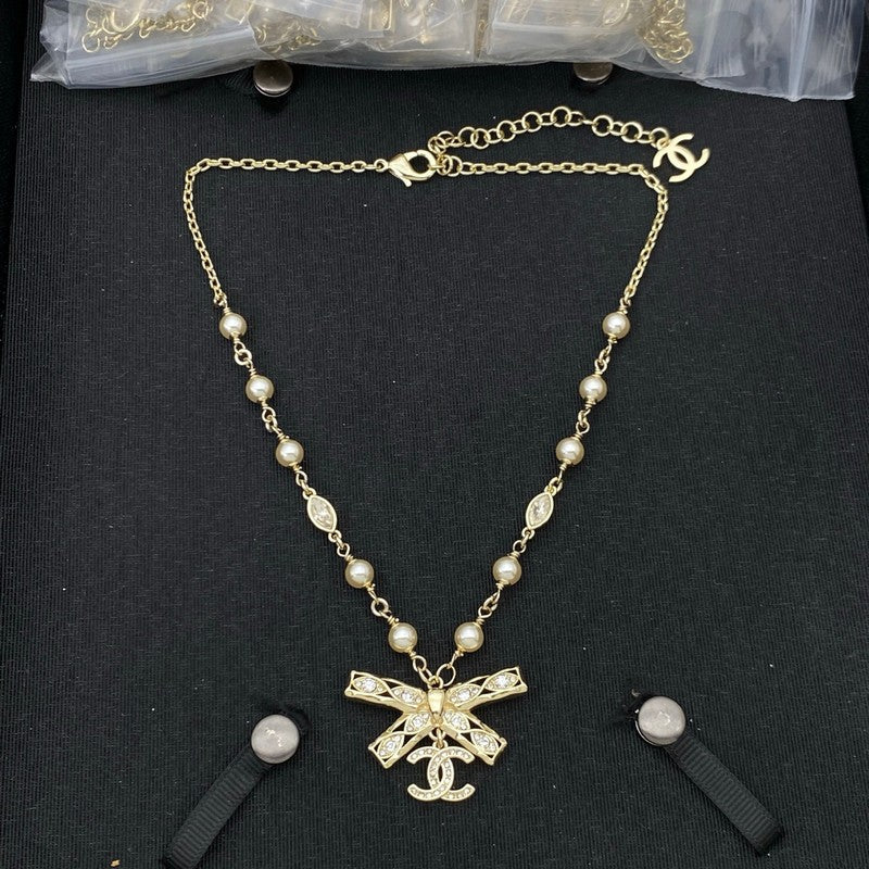 Chanel Bow Tie Diamond Gold 18K Gold Necklace
