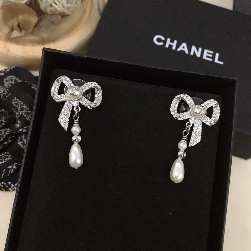 Chanel Bow Tie Diamonds 18K Gold Earrings