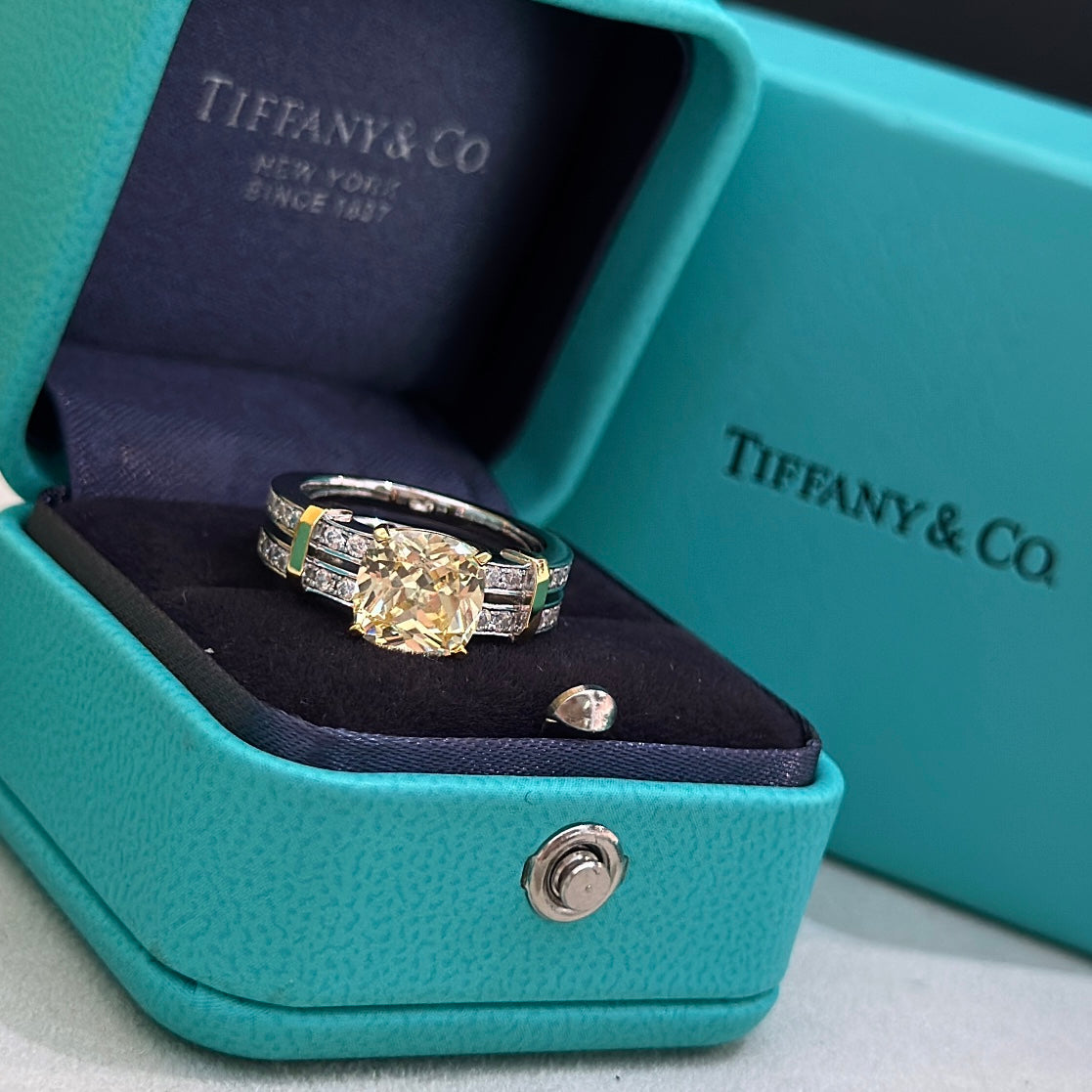 Tiffany Schlumberger Stone 18K Gold Ring