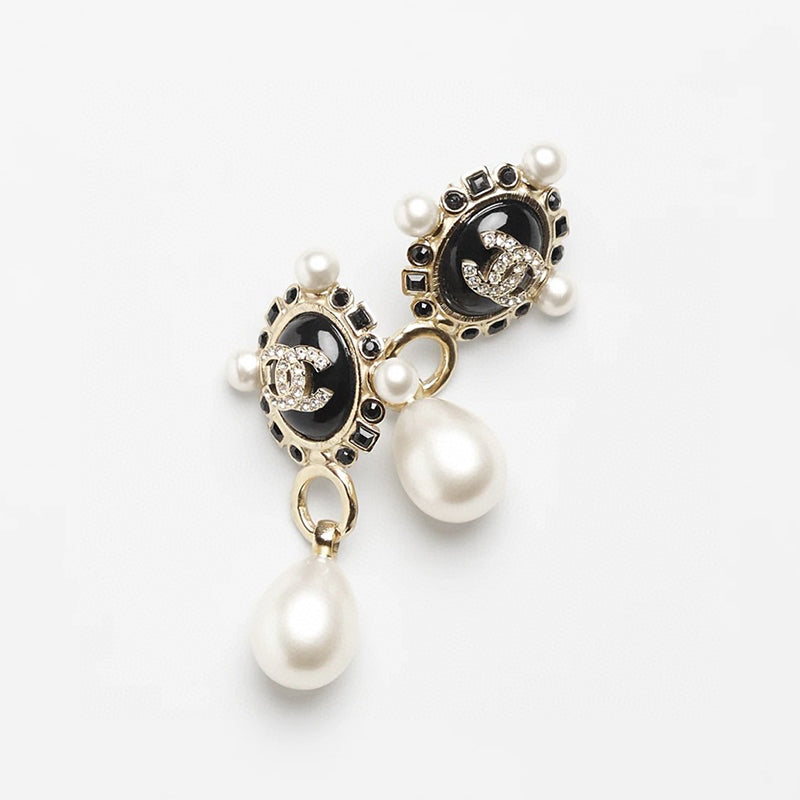 Chanel Pearl Pendant 18K Gold Earrings