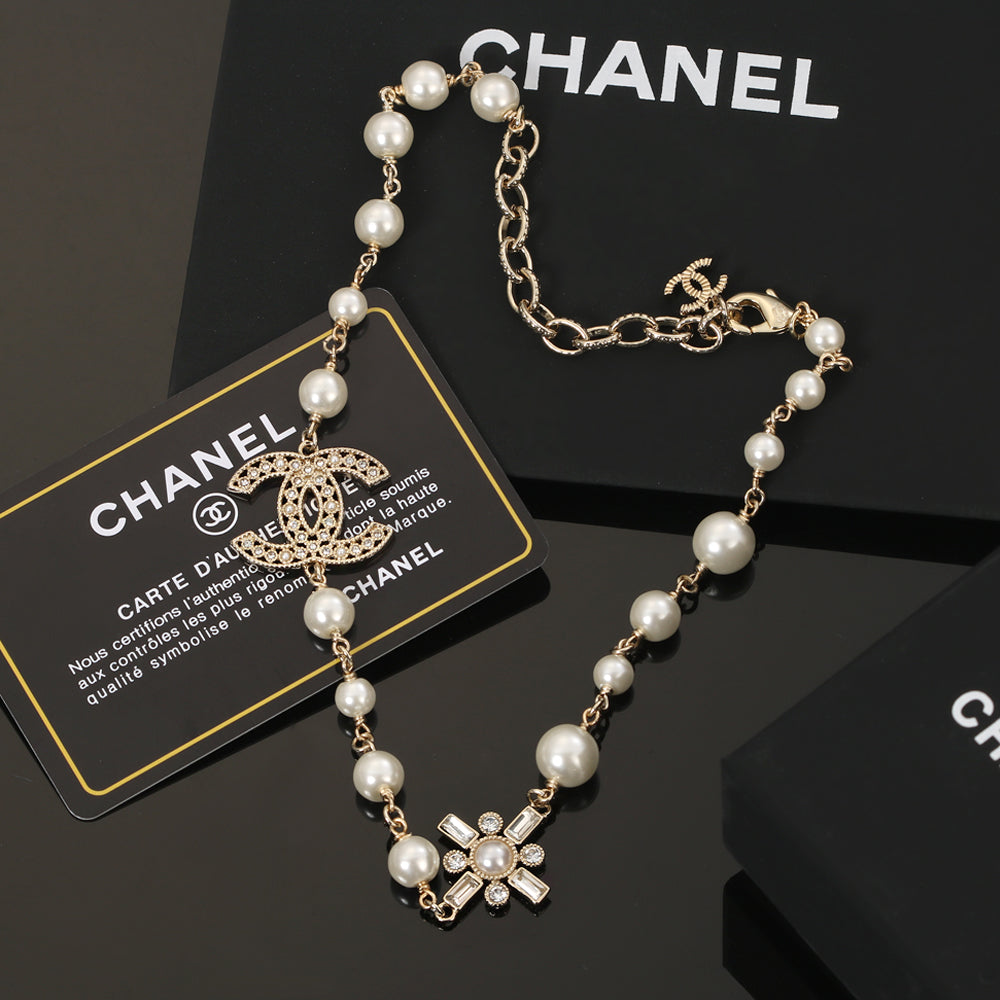Chanel Flower Pearls 18K Gold Necklace