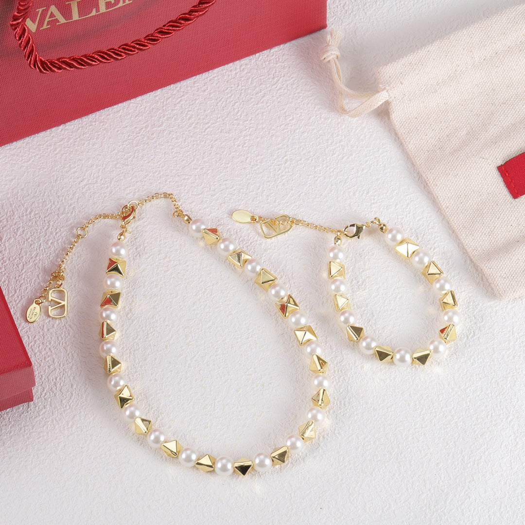 Valentino Rockstud Pearls 18K Gold Bracelet