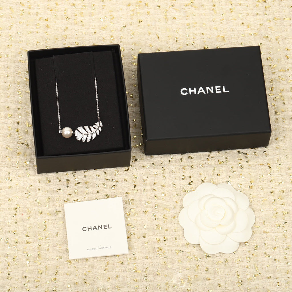 Chanel Plume De 18K Gold Necklace