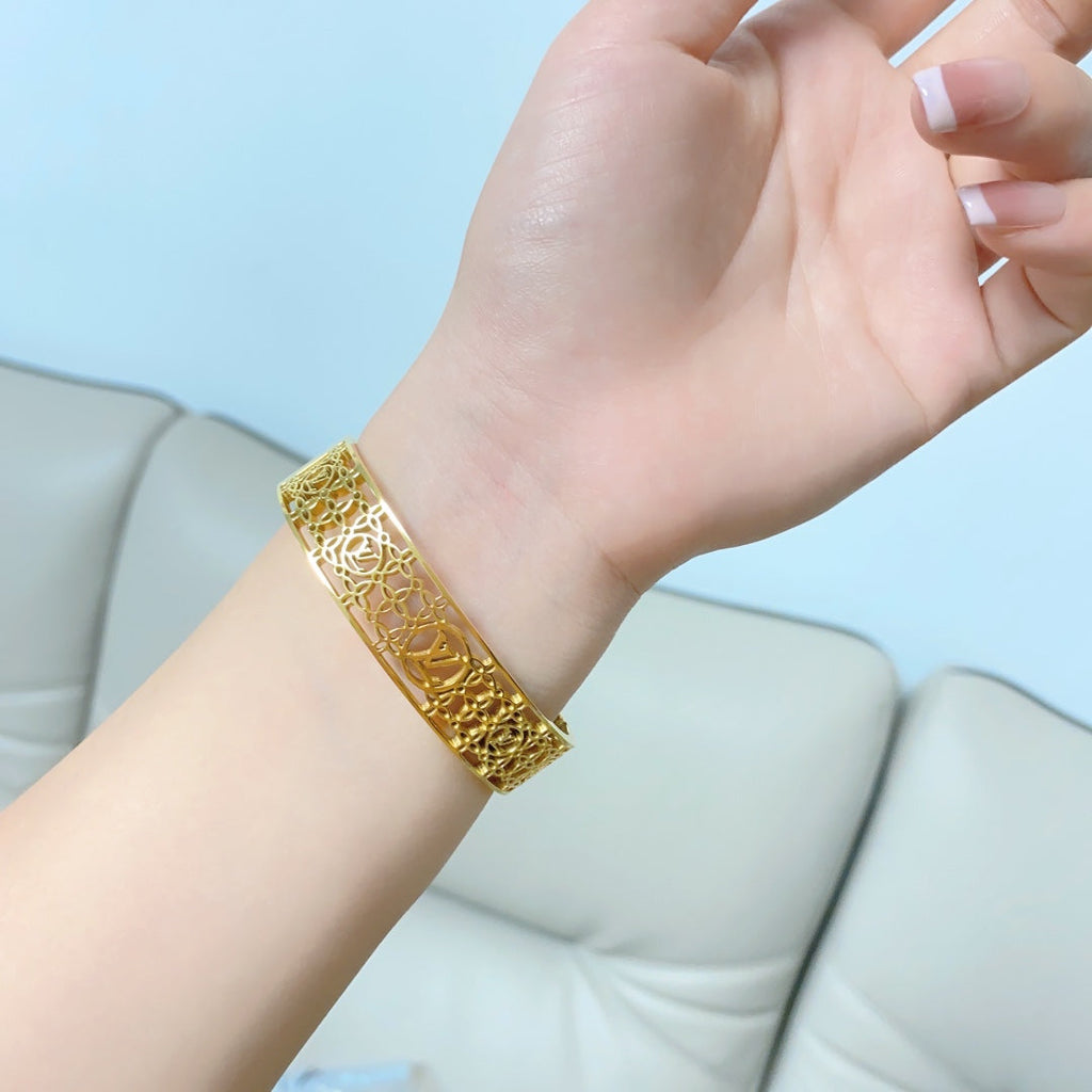 Louis Vuitton Hollow 18K Gold Bracelet