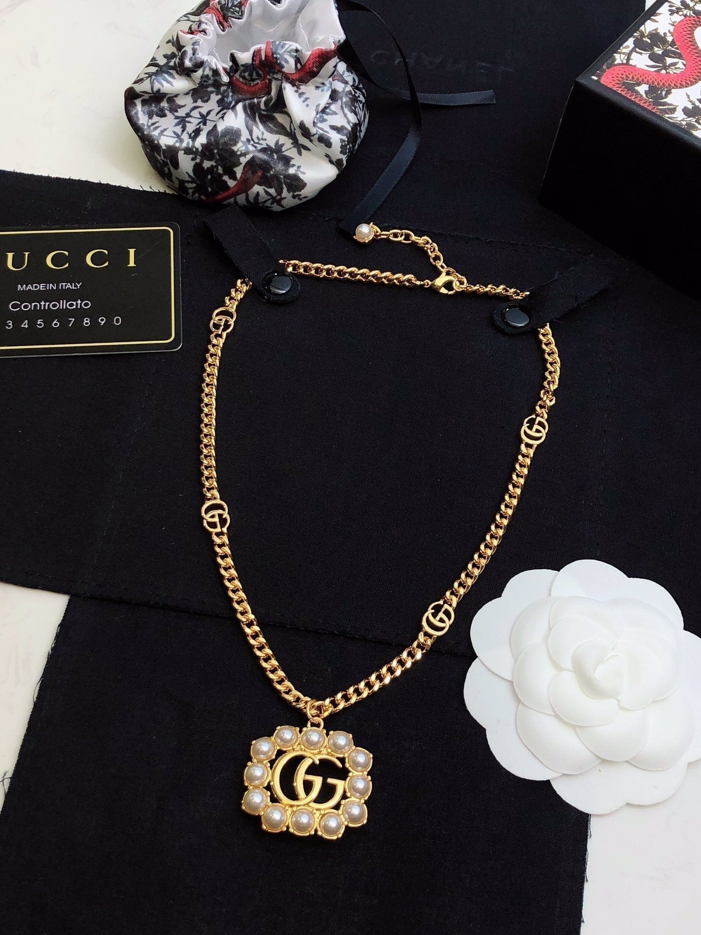 Gucci Double Pearl Double Gucci 18K Gold Necklace