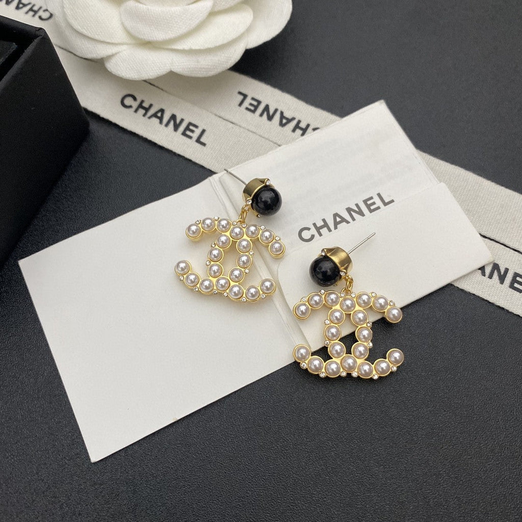 Chanel Pearl Pendant 18K Gold Earrings