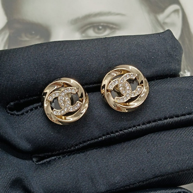 Chanel Round Diamond Gold 18K Gold Earrings