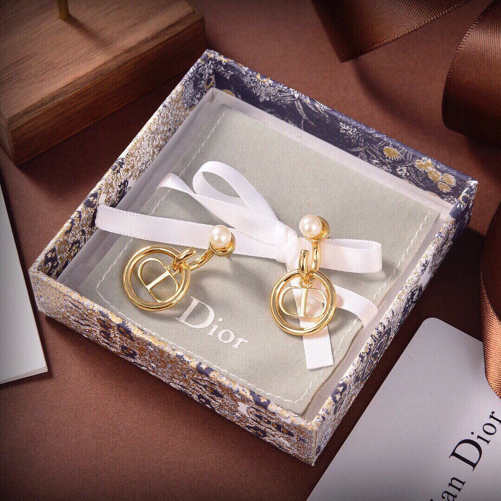 Dior 30 Montaigne Pearls 18K Gold Earrings