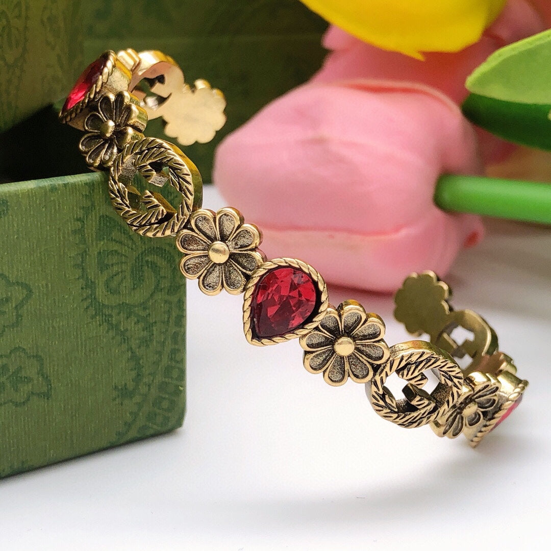 Gucci Double Flowers Red Crystals Open Cuff 18K Gold Bracelet
