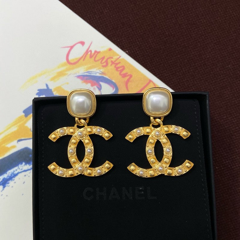 Chanel Pearl 18K Yellow Gold Earrings