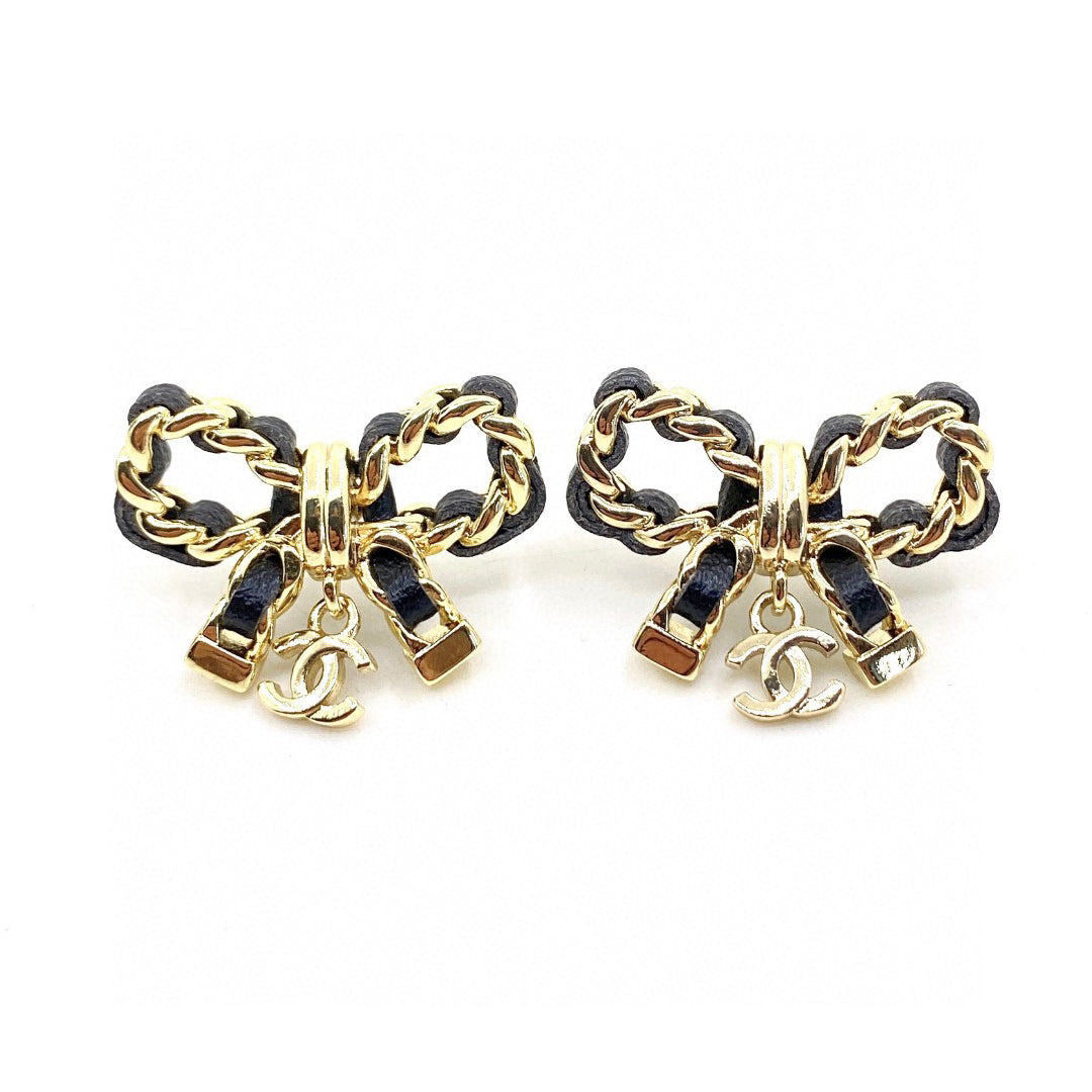 Chanel Bow Tie Strass 18K Gold Earrings