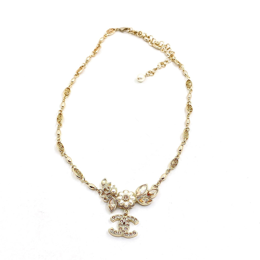 Chanel Flowers Diamonds 18K Gold Necklace