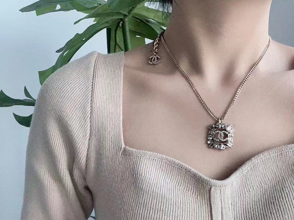 Chanel Diamonds Pendant 18K Gold Necklace