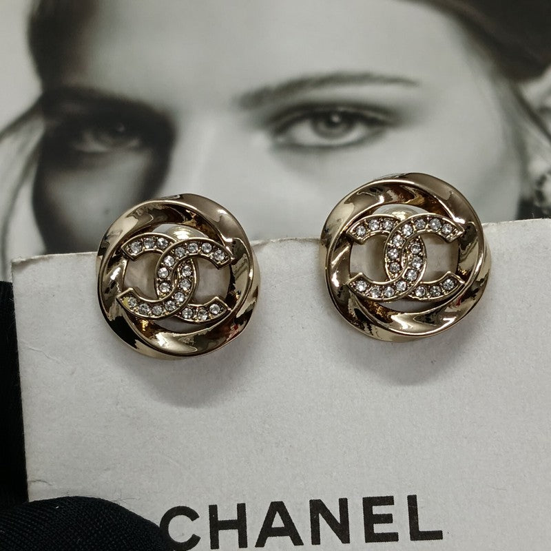 Chanel Round Diamond Gold 18K Gold Earrings