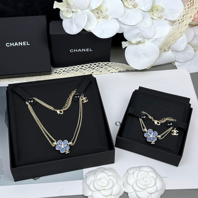 Chanel 26C Blue Flower Diamond 18K Gold Bracelet