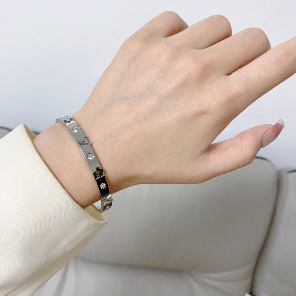 Louis Vuitton Diamonds 18K Gold Bracelet