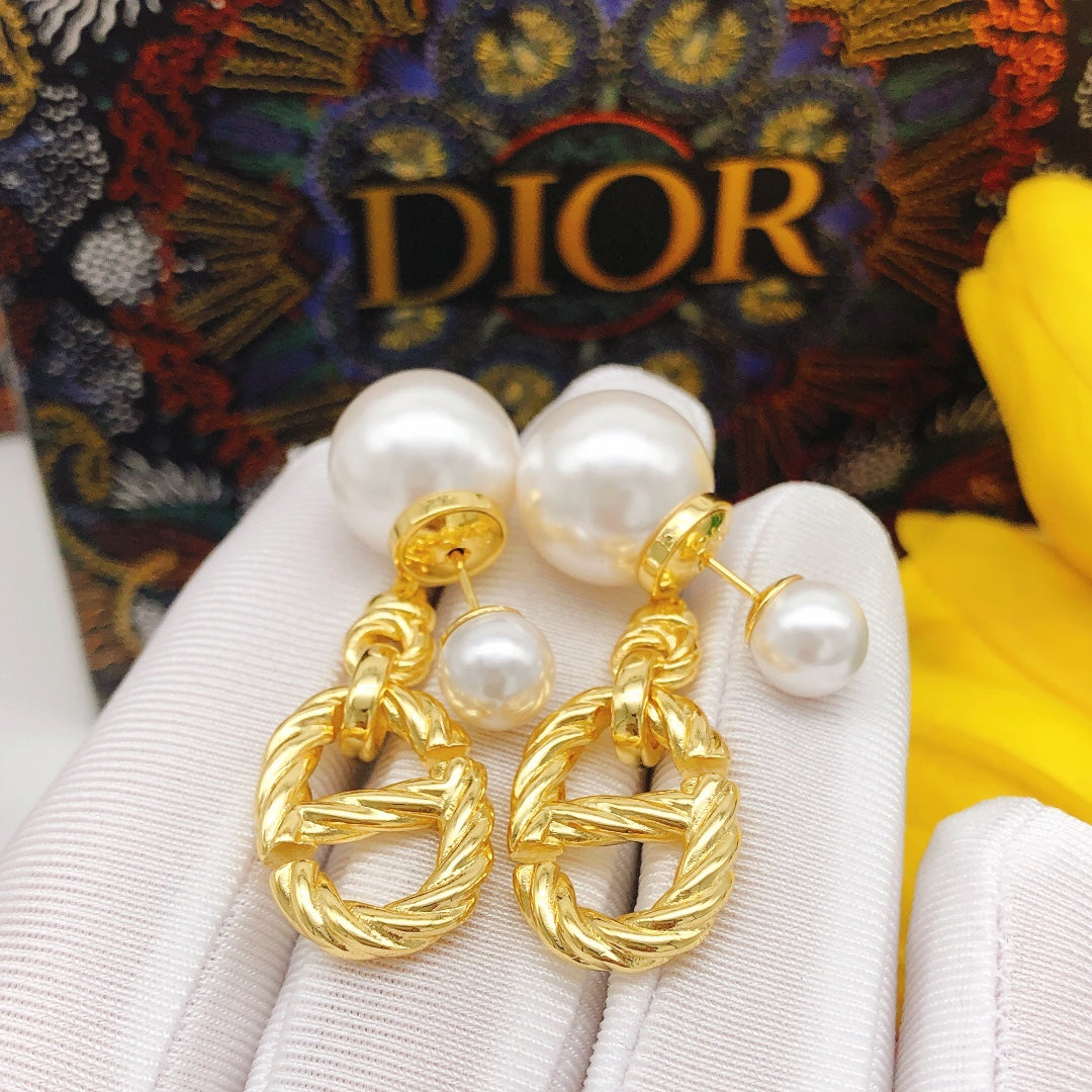 Dior 30 Montaigne Pearls 18K Gold Earrings