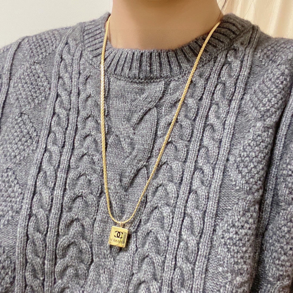 Chanel Pendant 18K Gold Necklace