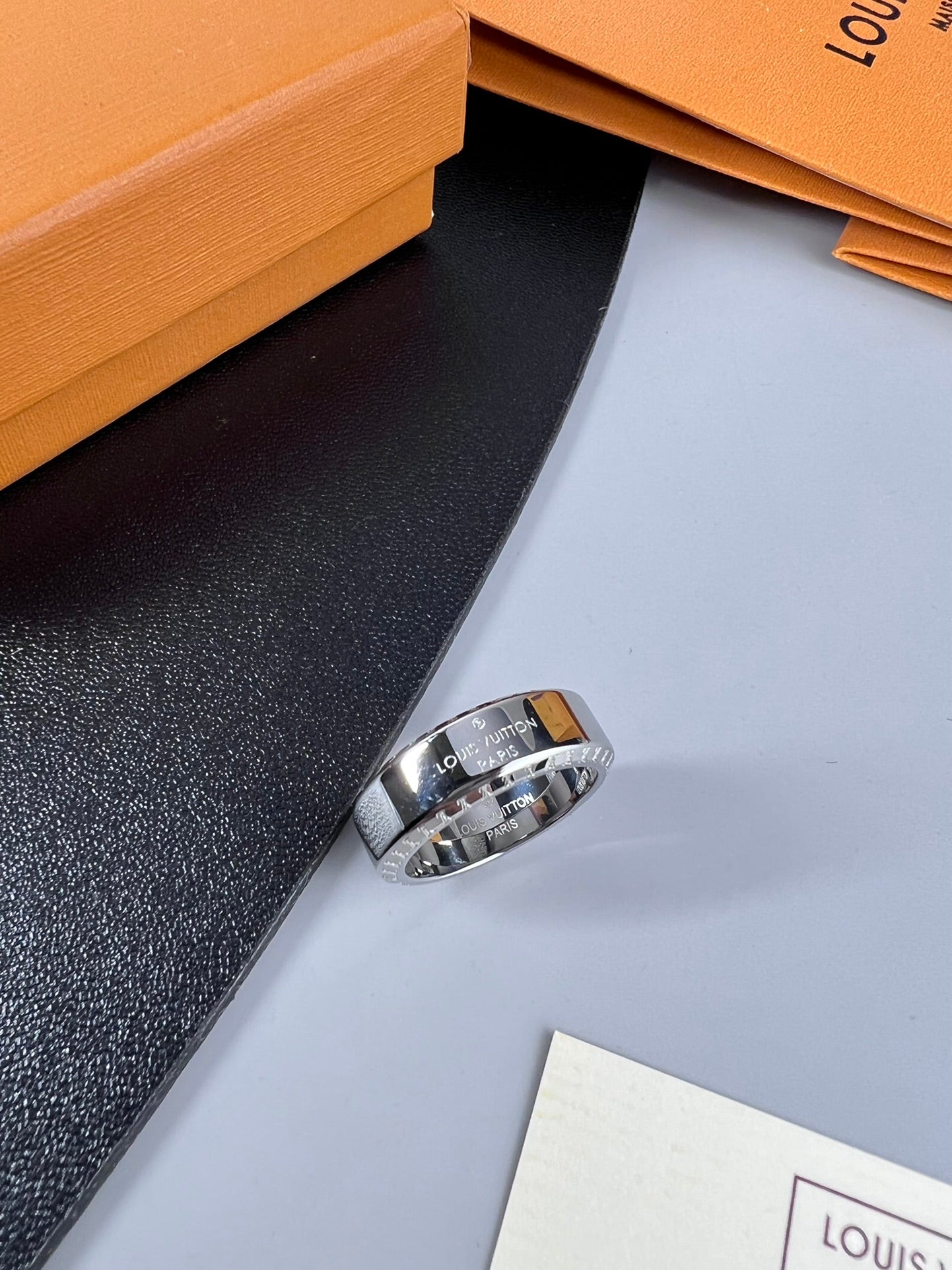 Louis Vuitton Vintage 18K Gold Ring
