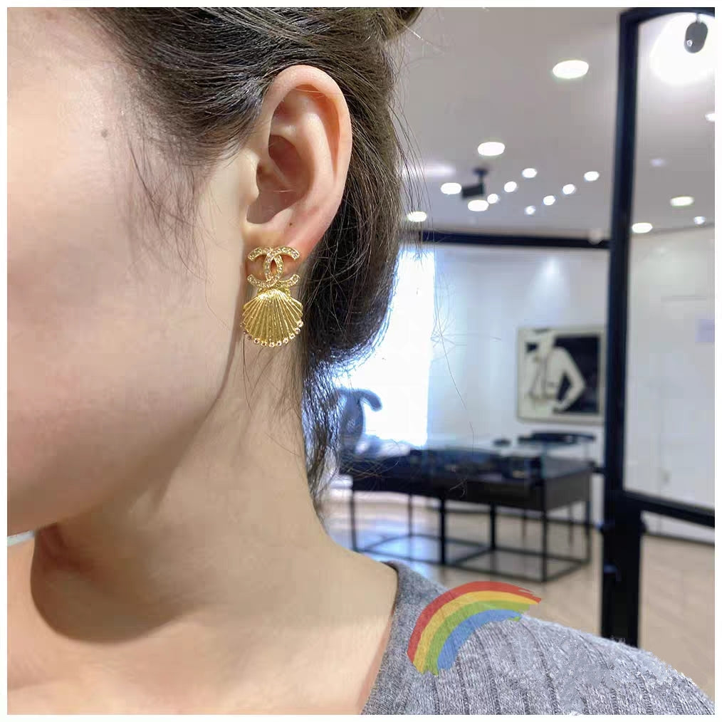 Chanel Shell Pendant 18K Gold Earrings